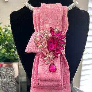 Pink Floral Jacquard tie with Crystal Brooch